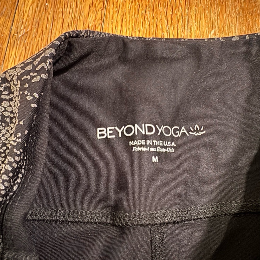 Beyond Yoga Viper Black High Waisted Power Shine Legging Textured Snake-Print - Picture 2 of 7